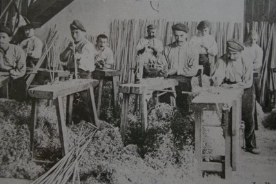 ouvriers fouetistes en 1900(usine Massot)